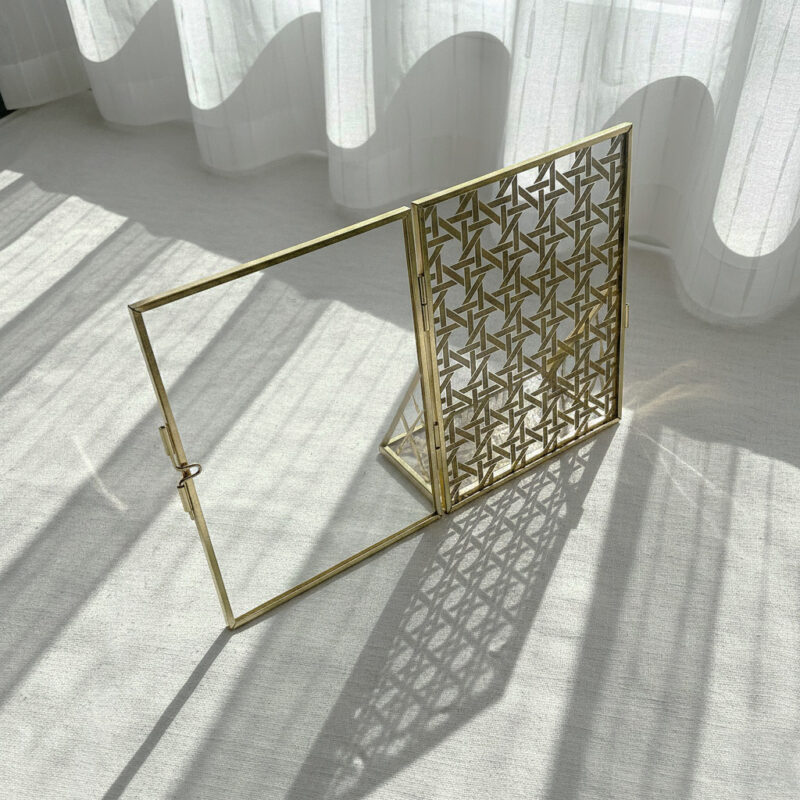 Modern Electroplated Iron Hinged Frame with Grid Silk-Screen Glass